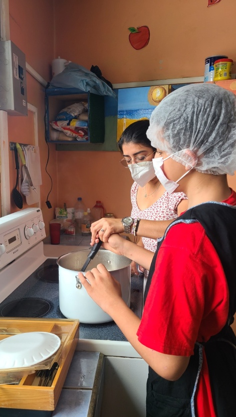 FOTO APRENDIENDO A COCINAR